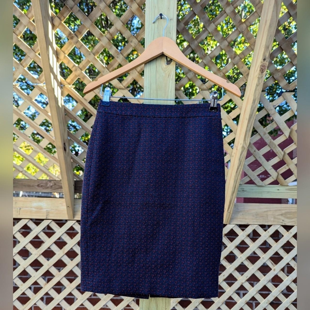Ann Taylor Petite Navy Blue, Red, & Black Dots & Dashes Pencil Skirt